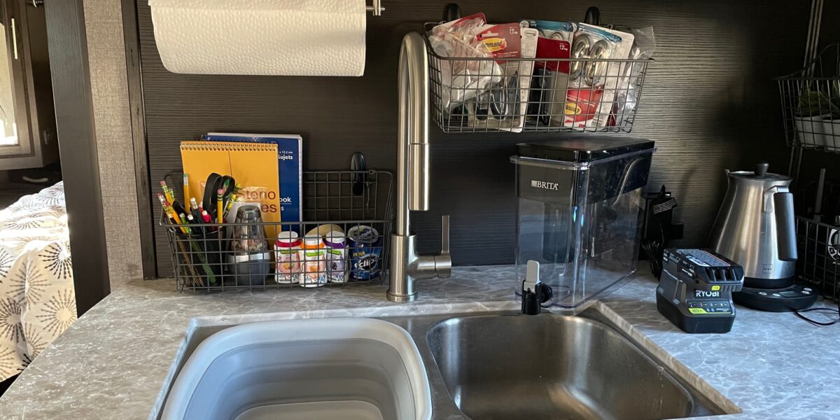 RV kitchen sink and set up